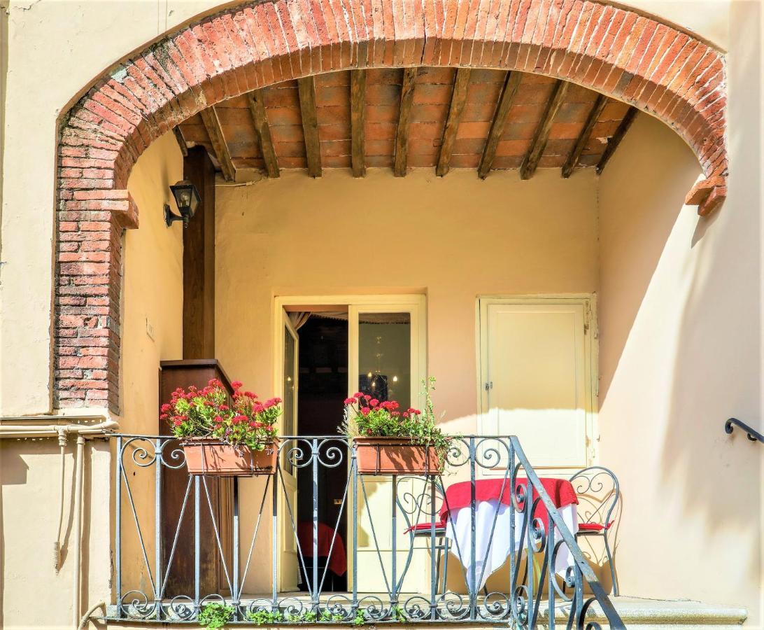 Antica Residenza Santa Chiara -City Center Lucca Exterior foto