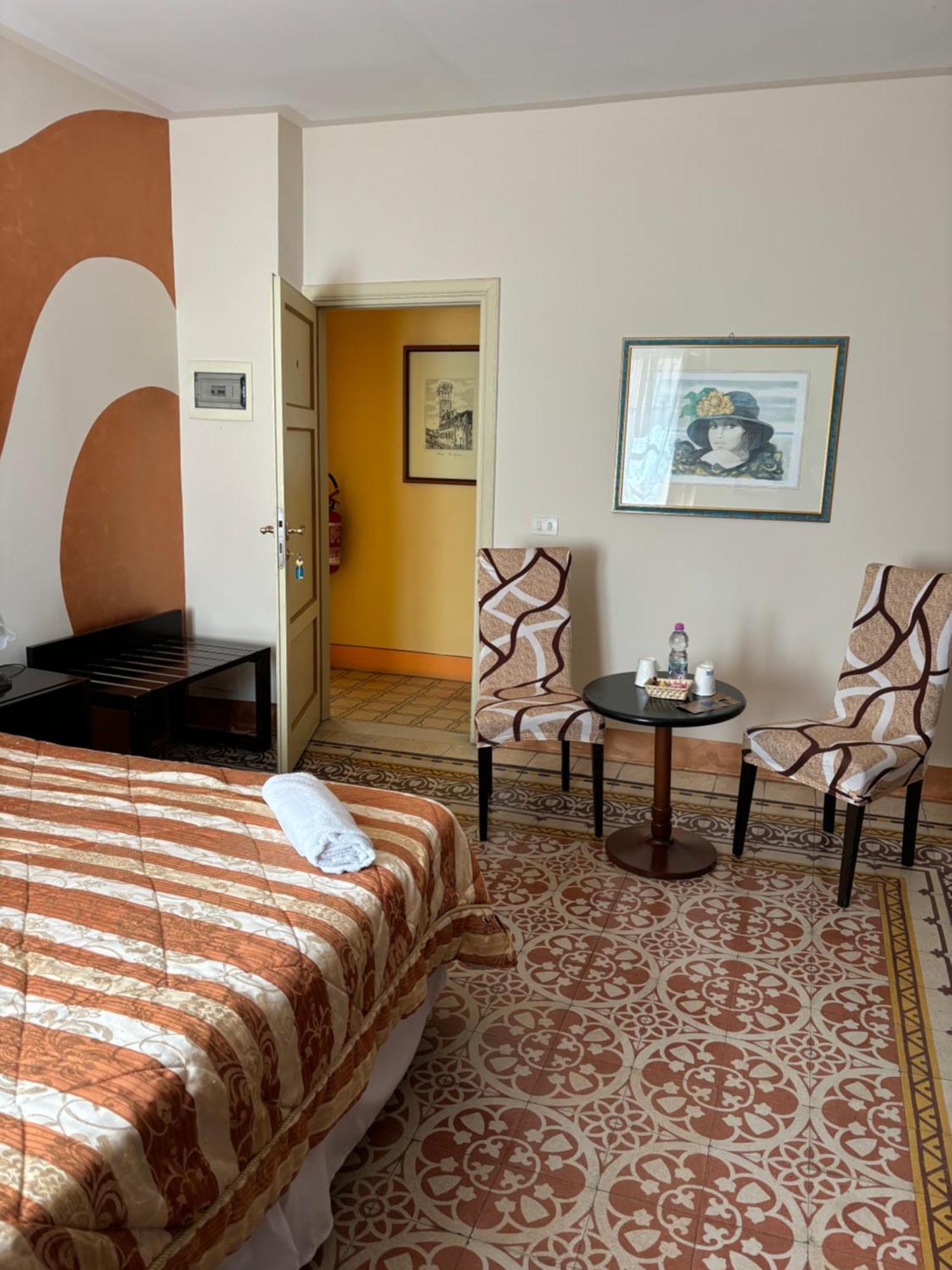 Antica Residenza Santa Chiara -City Center Lucca Exterior foto