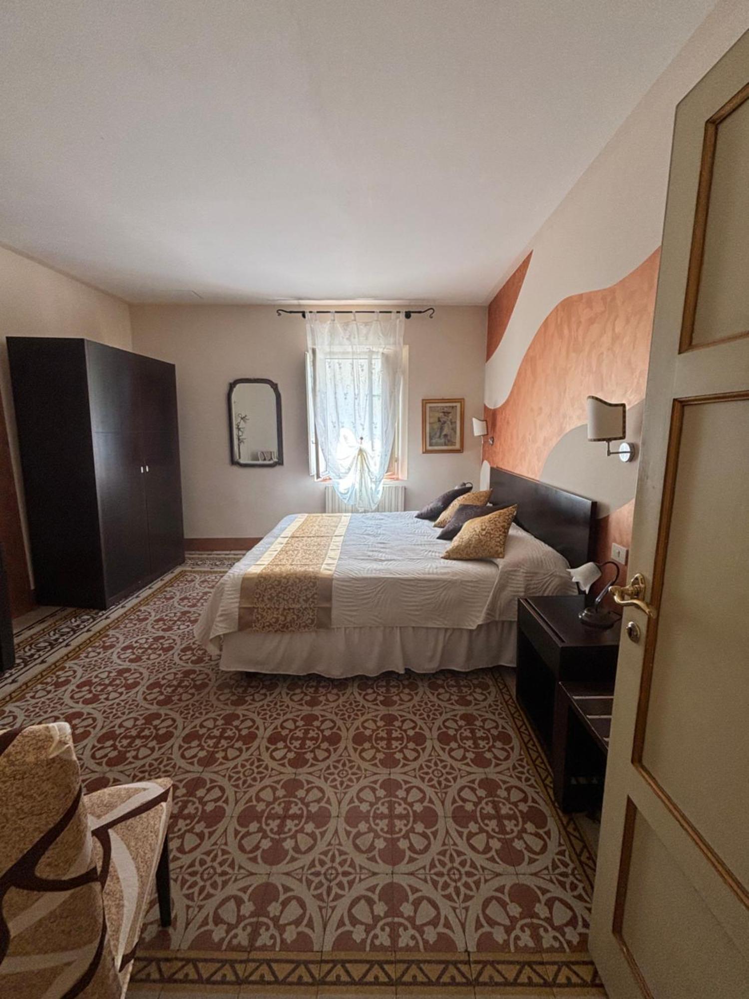 Antica Residenza Santa Chiara -City Center Lucca Exterior foto
