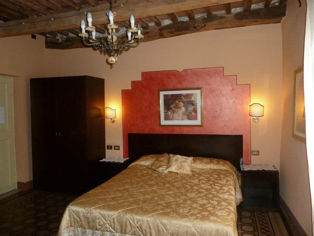 Antica Residenza Santa Chiara -City Center Lucca Exterior foto