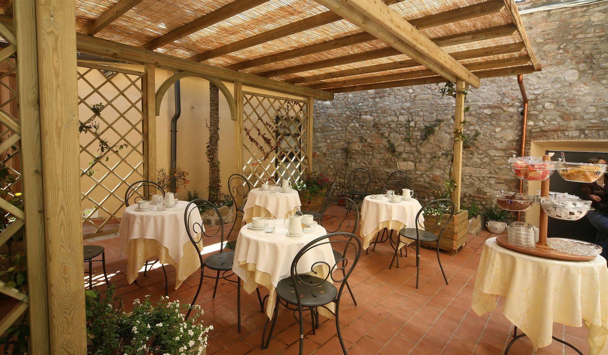Antica Residenza Santa Chiara -City Center Lucca Exterior foto